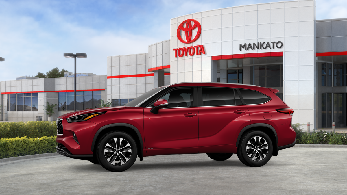 2026 Toyota Highlander Hybrid — rear three-quarter view
